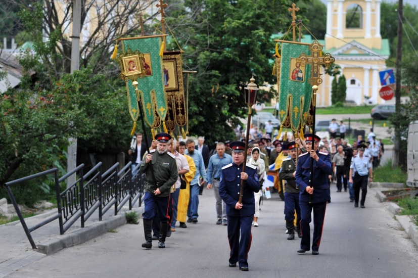 Крестный ход в честь 1025-летия Крещения Руси собрал больше тысячи православных воронежцев