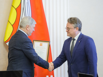 Президент поблагодарил мэра Воронежа за трудовые успехи