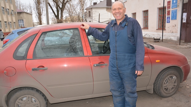 Поворинского ветеринара наградили автомобилем за успехи в работе