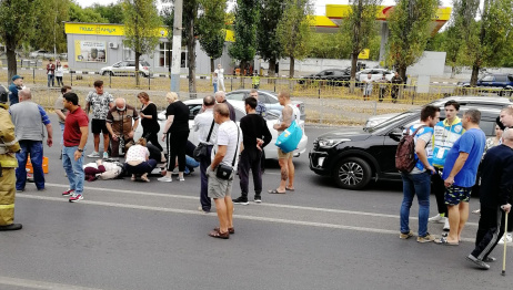 На Ленинском проспекте Воронежа BMW 520 сбил 2 женщин и ребенка