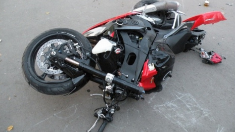 В Воронеже 17-летний мотоциклист попал в больницу после столкновения с Renault Duster