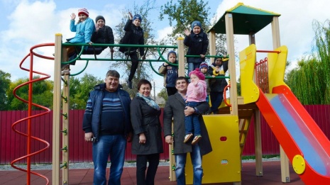 В Семилукском центре реабилитации оборудовали детскую площадку