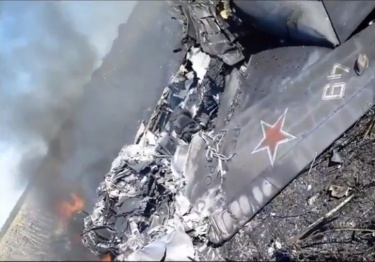В сети появилось видео с места крушения взлетевшего с авиабазы под Воронежем Як-130 