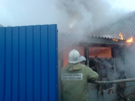 В Богучаре сгорел гараж с машиной