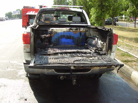 В Воронеже при возгорании автомобиля Toyota пострадал человек