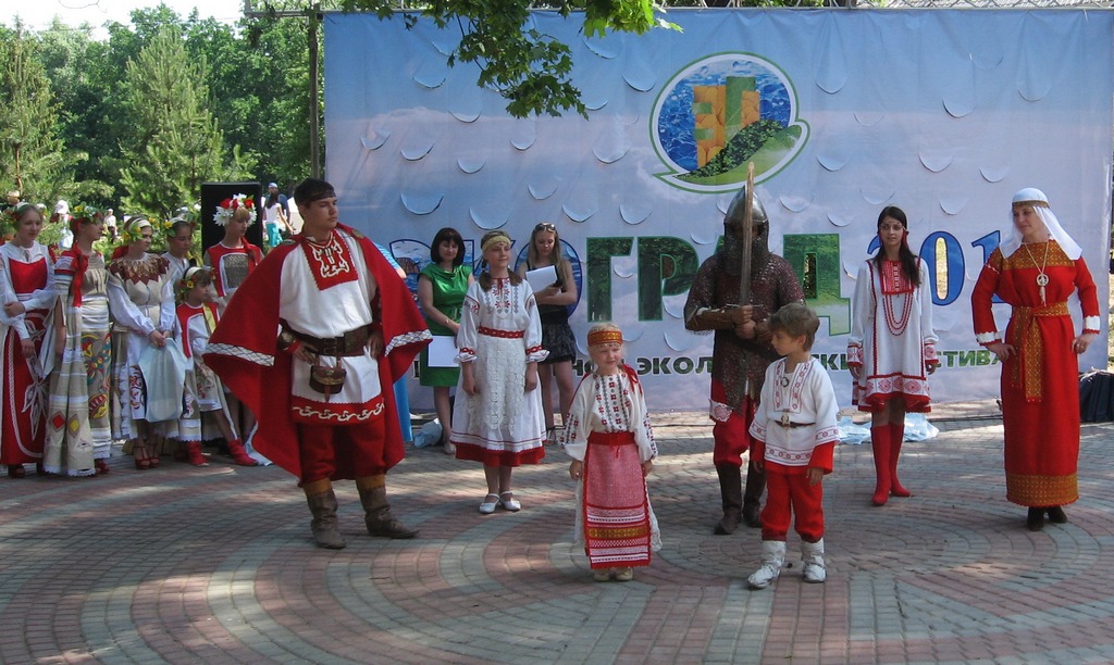 На фестивале «Экоград» воронежцы добывали огонь и мастерили гербарии