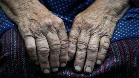 В Воронежской области рецидивист с ножом напал на 80-летнюю пенсионерку