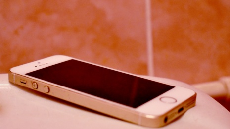 Студентка из Калача ответит в суде за найденный iPhone 6