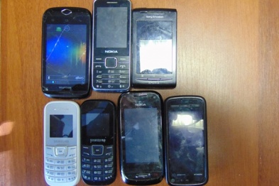 В Воронежской области мужчина попытался перебросить в колонию 7 телефонов