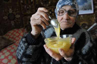 Одиноким пенсионерам в Воронежской области помогут продуктами и бытовой химией