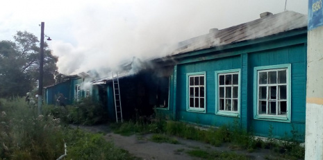 В Грибановском районе сгорела заброшенная школа