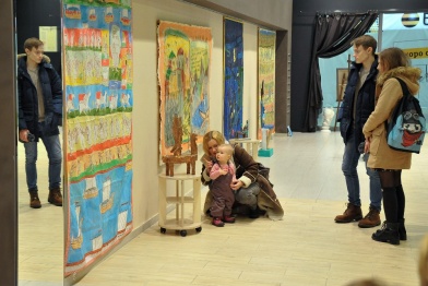 В Воронеже художники показали святых и солдата на «Мягкой выставке»