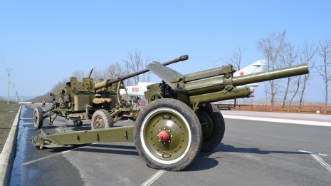В Бутурлиновский музей под открытым небом привезли артиллерийское орудие 