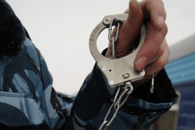 В Воронеже задержали экс-следователя и полицейского за получение взятки