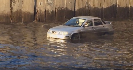 В Воронеже потоп на улице Землячки попал на видео
