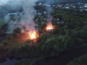 Под Воронежем загорелся заброшенный лагерь