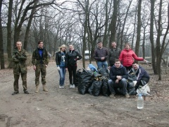 Воронежские студенты вывезли с берега Усманки 30 мешков мусора