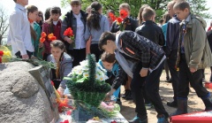 Под Новохоперском на месте падения сбитого советского самолета открыли памятный знак
