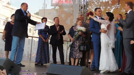 В Воронеже молодожены сбежали со свадьбы ради фото с актерами сериала «Воронины»