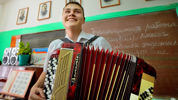 Борисоглебским музыкантам подарили новые инструменты