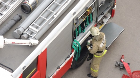 В Воронеже 36 спасателей  потушили холодильник в офисе 