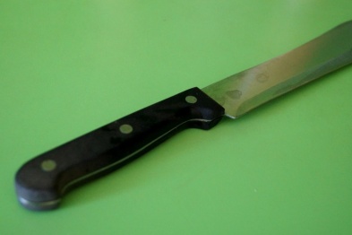 В Борисоглебске мужчина ранил знакомого ножом в живот