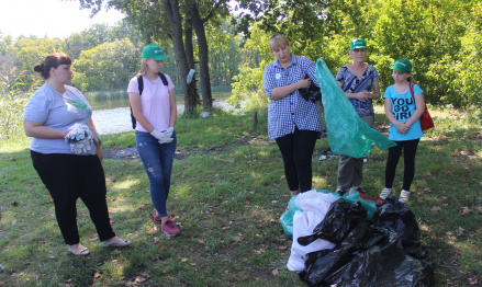 В Таловском районе волонтеры очистили береговую линию Елани  