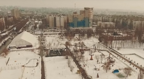 В Воронеже сняли на видео установку колеса обозрения