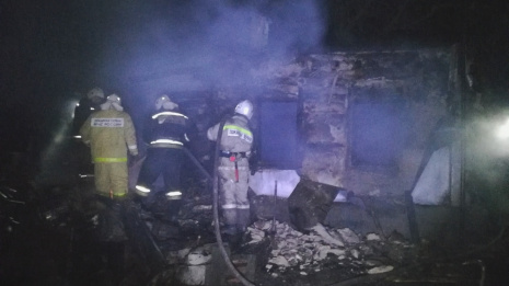 В Воронежской области сгорел дом староверов: пострадали мать и 2 детей