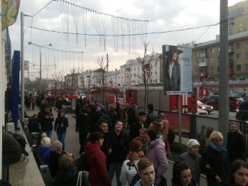 Спасатели назвали вероятную причину пожара в торговом центре «Галерея Чижова»