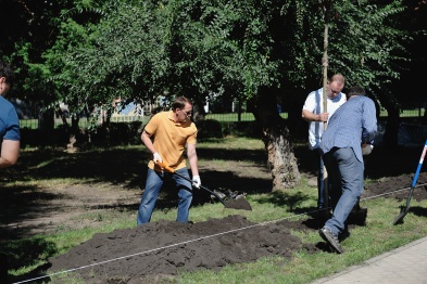 В Воронежском зоопарке у вольеров с хищниками посадили деревья