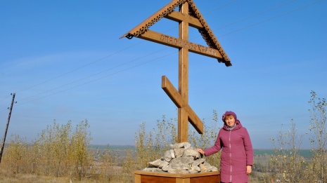 У въезда в семилукское село установили поклонный крест