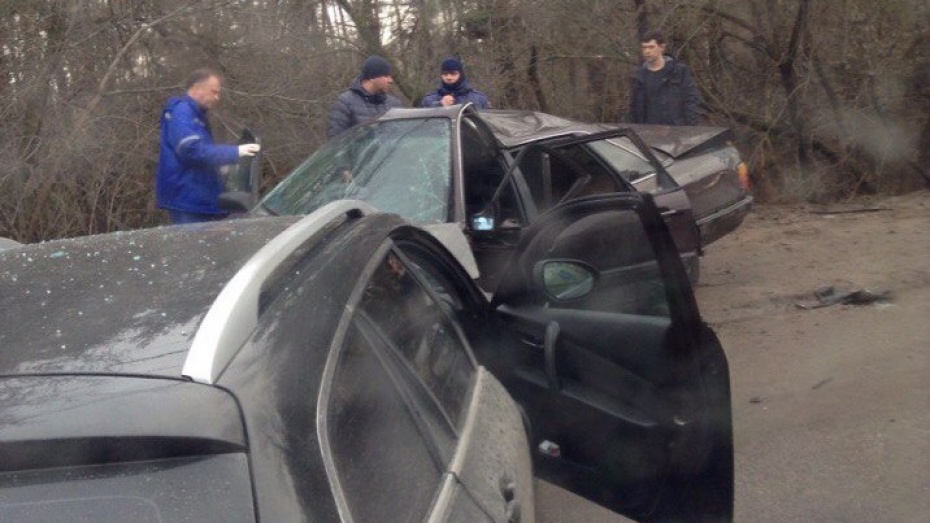 В Воронеже в ДТП с 3 машинами пострадали двое детей