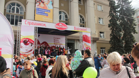 Марка «Вкуснотеево» предложила воронежцам угощения и конкурсы в День города