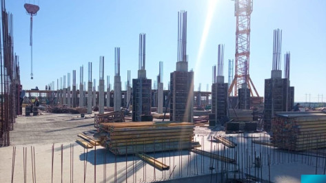 Как продвигается строительство школы за 1,5 млрд рублей в поселке под Воронежем