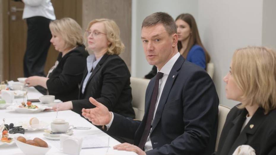 Вице-губернатор Воронежской области Дмитрий Маслов встретился с матерями и женами участников СВО