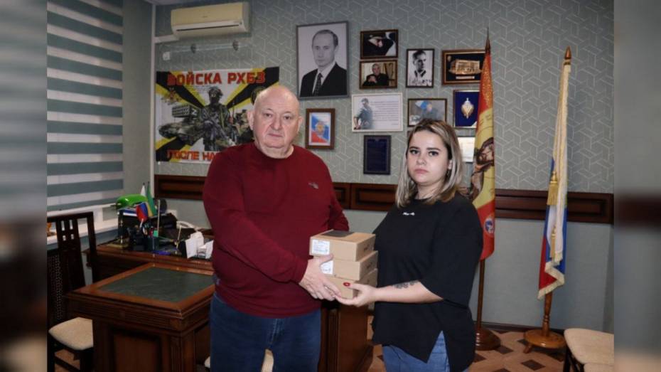 Из Лисок в зону СВО передали рации и стройматериалы