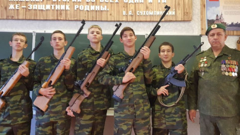 Юнармейцы Березовской школы Воробьевского района получили новые пневматические винтовки и форму
