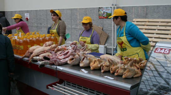 Эртильские аграрии накормили воронежцев мясом и гречкой