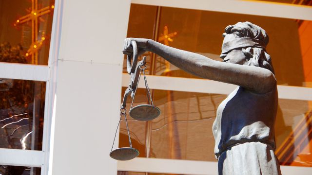 Суд постановил взыскать с воронежского экс-таможенника сумму взятки в 1,5 млн рублей