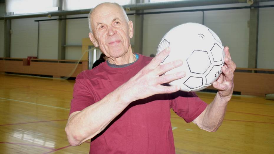 Команду грибановских ветеранов на районных соревнованиях возглавил 83-летний спортсмен