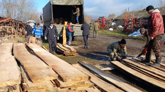 Из Воробьевского района в зону СВО отправили 35 кубометров пиломатериалов