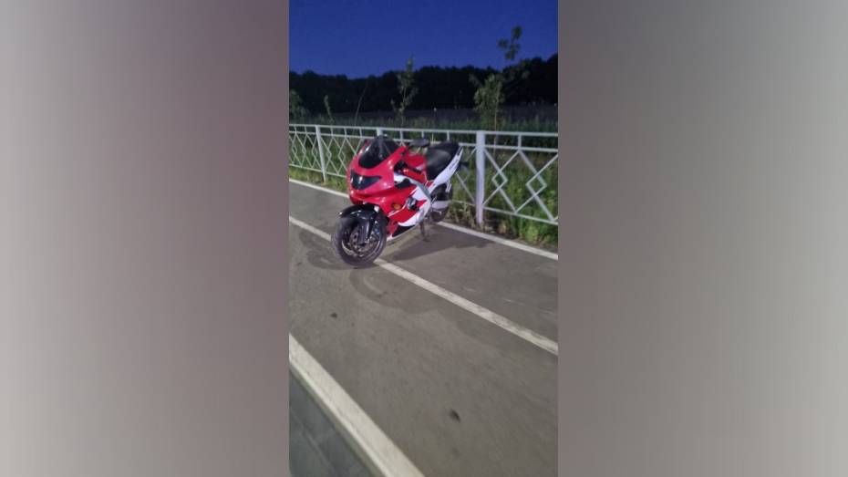 В Воронеже мотоциклист опрокинулся и попал в больницу