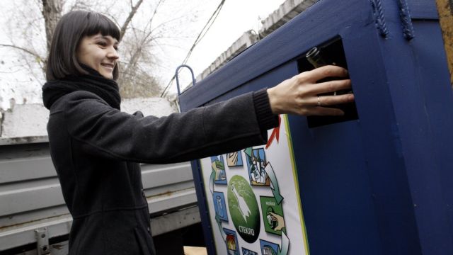В Воронеже установили первый контейнер для сбора стекла