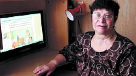 Таловская пенсионерка попала в число первых подписчиков на электронную версию районки
