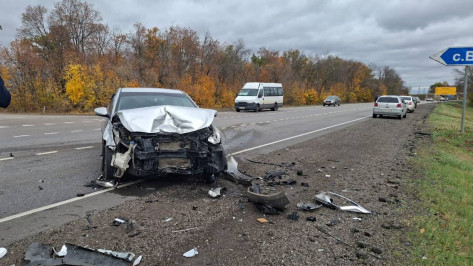 В Воронежской области в столкновении «Оки» и Hyundai пострадали мужчина и 13-летняя девочка