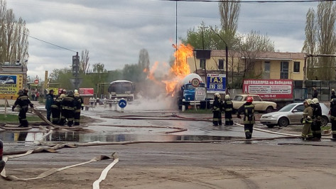 В Воронеже загорелась цистерна со сжиженным газом