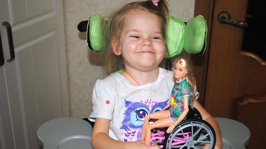Жительница Воронежской области попросила помочь дочери с покупкой инвалидной коляски