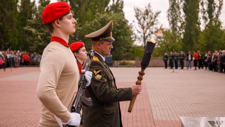 В Нововоронеж из Москвы привезли Вечный огонь на открытие памятника Защитникам Отечества