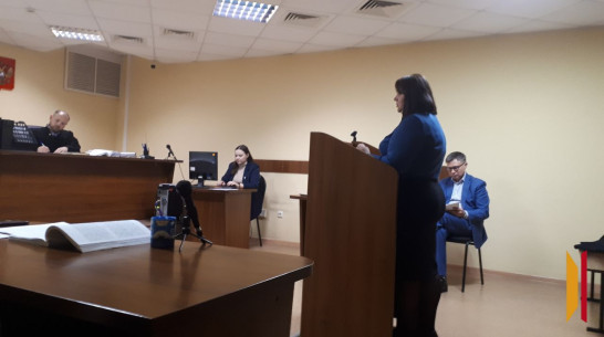 «О том, что сын похитил деньги, узнала, когда в дверь квартиры позвонил ОБЭП»: мать Дениса Ерошенко дала показания в воронежском суде